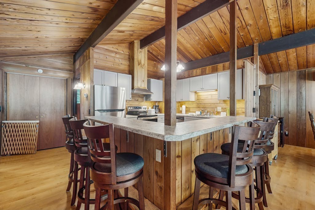 Cozy house in woods w/ gas fireplace, partial a/c, deck, bbq, w/d, wifi, kitchen