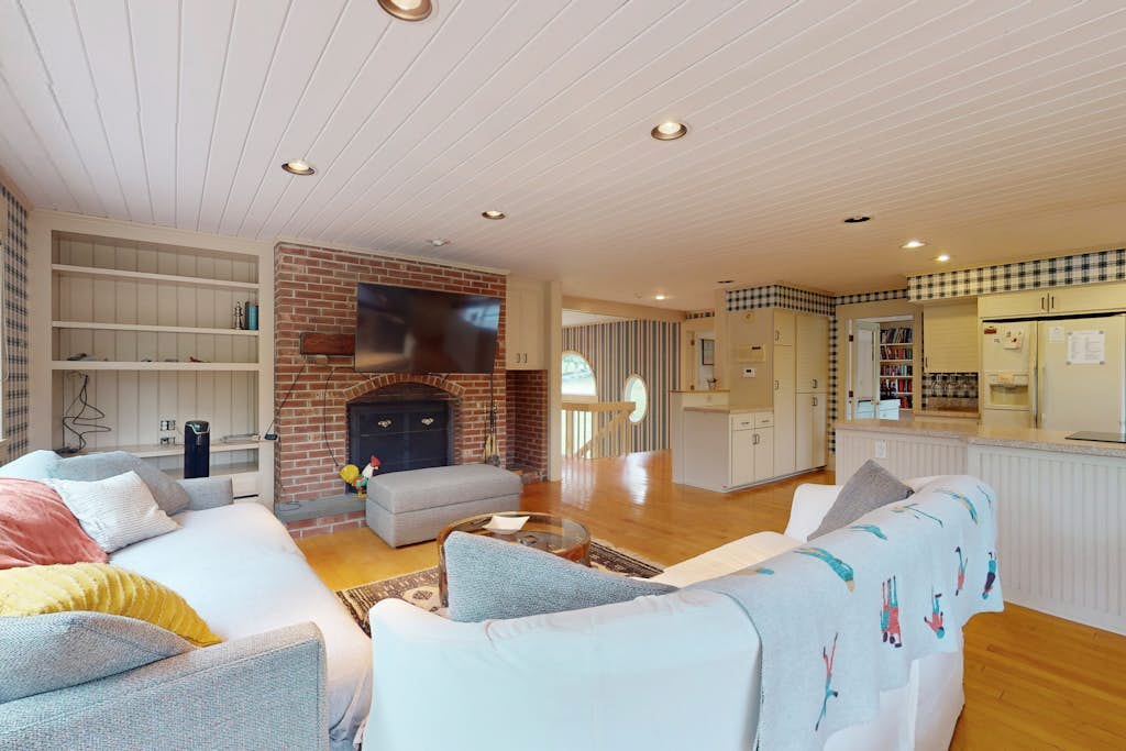 Adventure-filled getaway, ponds, trails, dog-friendly, w/d, BBQ, views & more