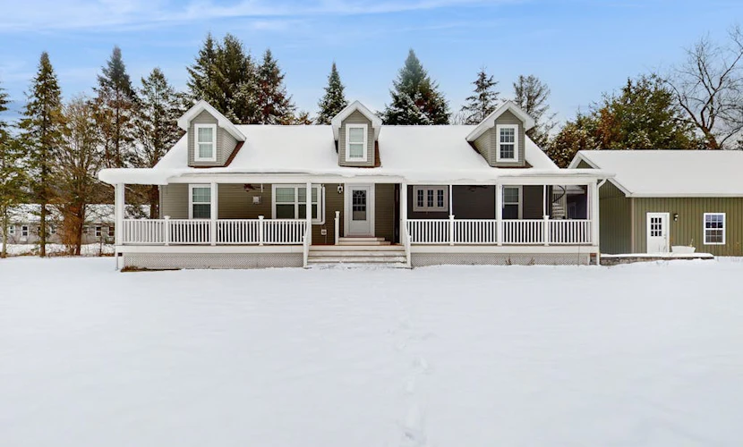 Riverfront, dog-friendly, mountain views, a/c, deck, ski nearby, gas stove, w/d