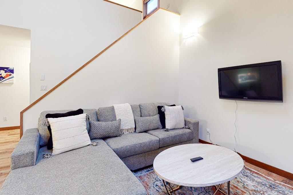 Ski-in/shuttle-out condo w/WiFi, fireplace, balcony, & newly renovated kitchen