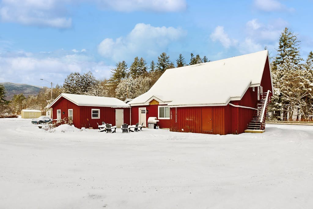 Comfortable condo w/ mountain & ski views, central a/c, shared patio & BBQ