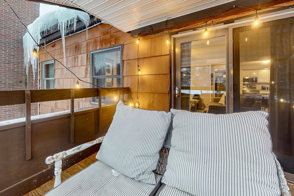 Ski getaway with pool, sauna, covered balcony, W/D access, & internet