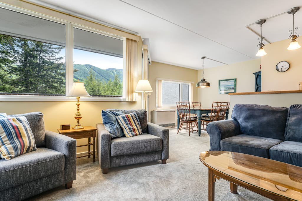 Welcoming Condo with Shared Pools, Easy Access to Golf & Slopes