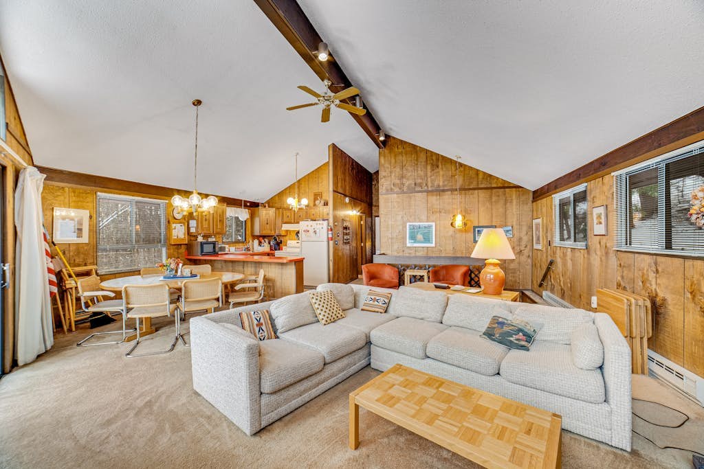 Great home near Main St - washer/dryer, fireplace, Quechee Club access available