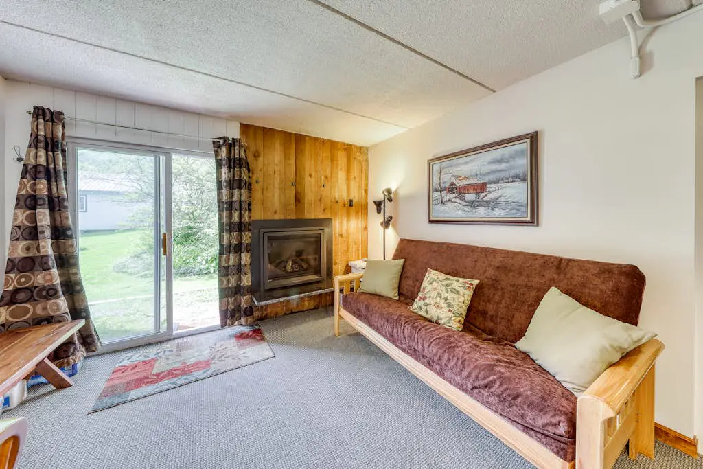 Cozy Mountainside Condo