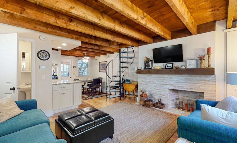Country townhome - mountain view - walk to Village of Quechee - near Club & golf