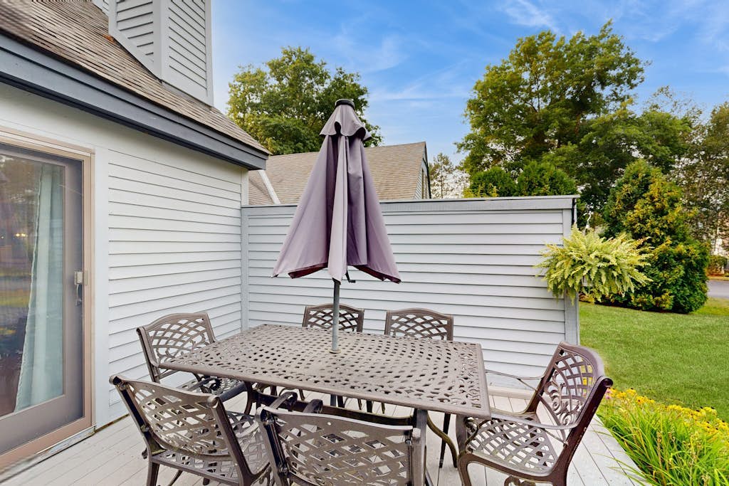 Charming condo in a resort community with pool access, tennis, a sauna & golf