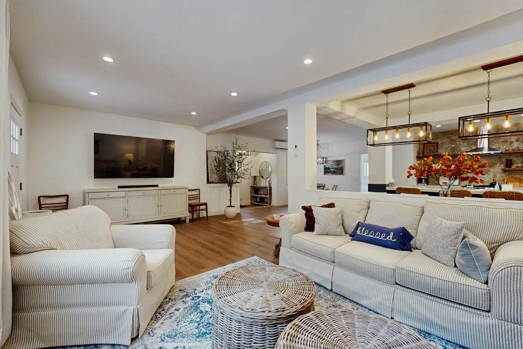 Comfortable condo w/ mountain & ski views, central a/c, shared patio & BBQ