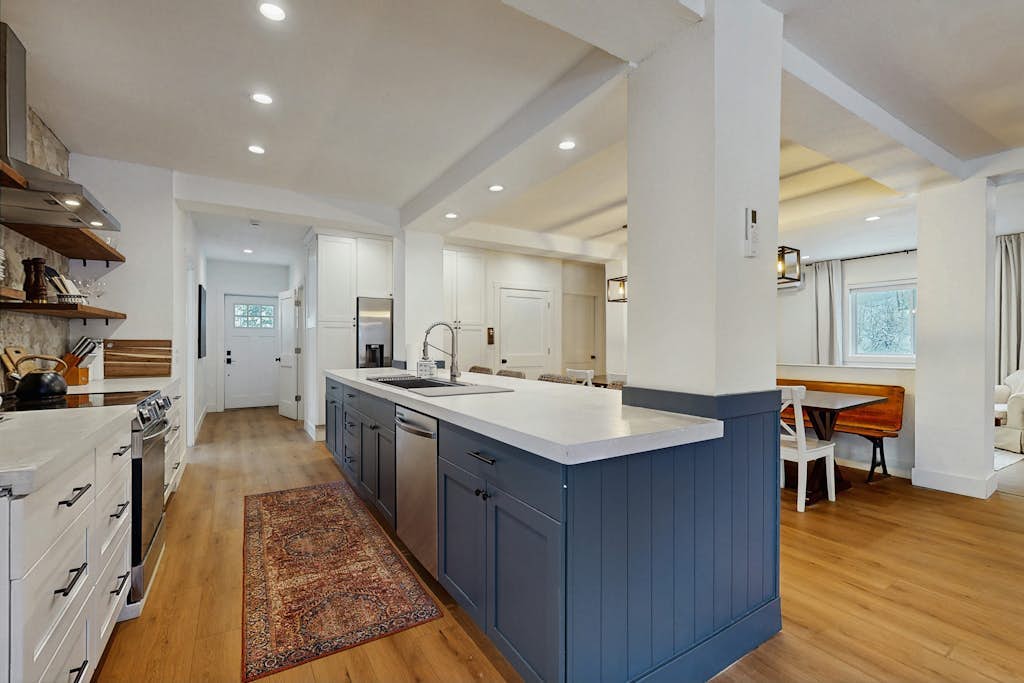 Comfortable condo w/ mountain & ski views, central a/c, shared patio & BBQ