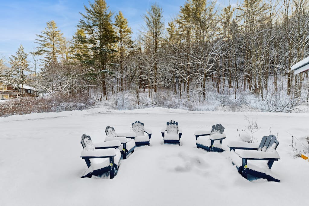 Comfortable condo w/ mountain & ski views, central a/c, patio & BBQ, w/d, wifi
