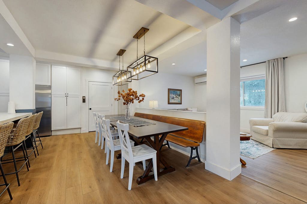 Comfortable condo w/ mountain & ski views, central a/c, patio & BBQ, w/d, wifi