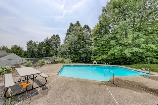 Ski-In/Ski-Out Second-Floor Condo w/ Free WiFi, Mountain Views, & a Shared Pool
