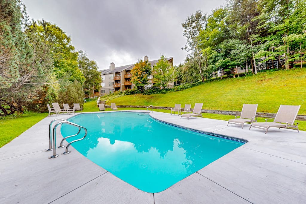 Ski-in/ski-out condo in Warren with seasonal pool, mountain views, & W/D