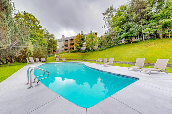 Ski-in/ski-out condo in Warren with seasonal pool, mountain views, & W/D