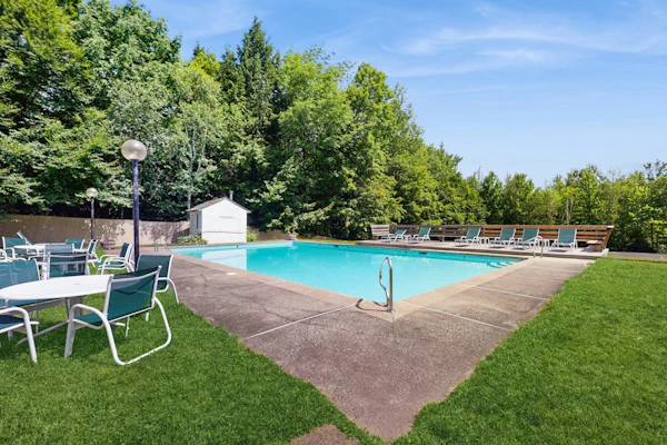 Home w/ mountain view, deck, shared pool & tennis, w/d