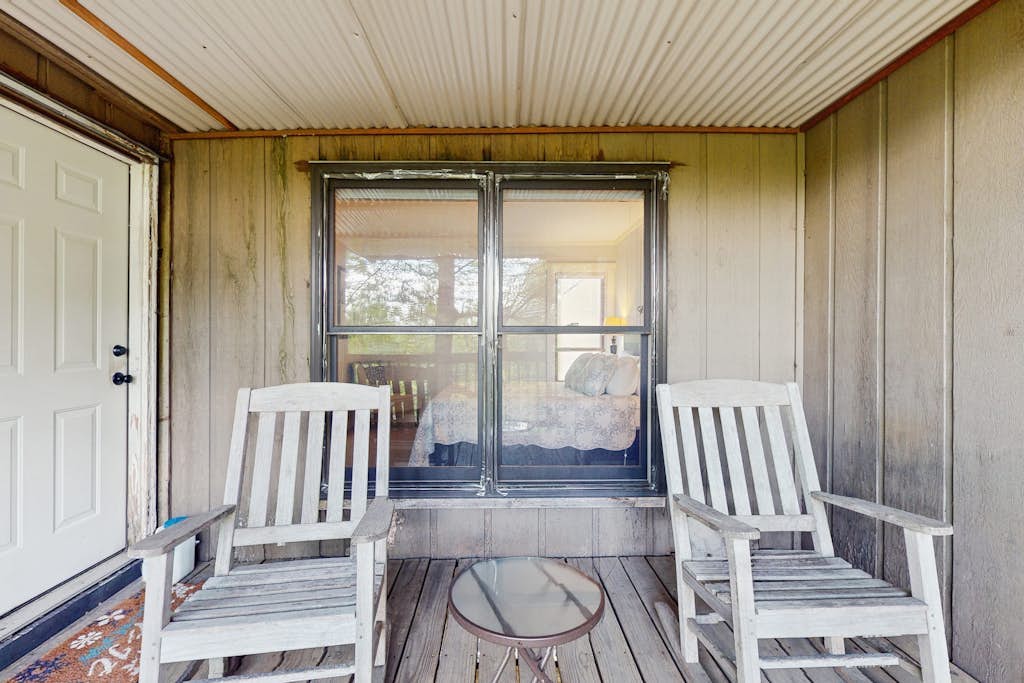 Convenient condo, close to ski resort, free shuttle, fireplace, balcony, w/d