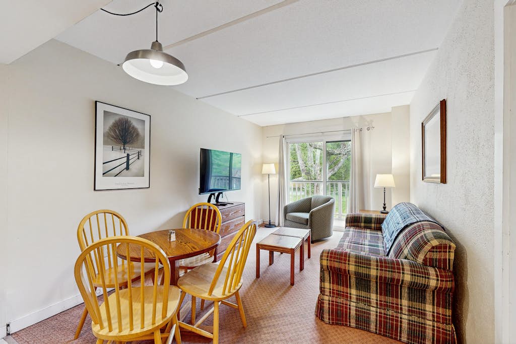 Four Season Condo:  ski, hike, golf, mountain bike & seasonal pool