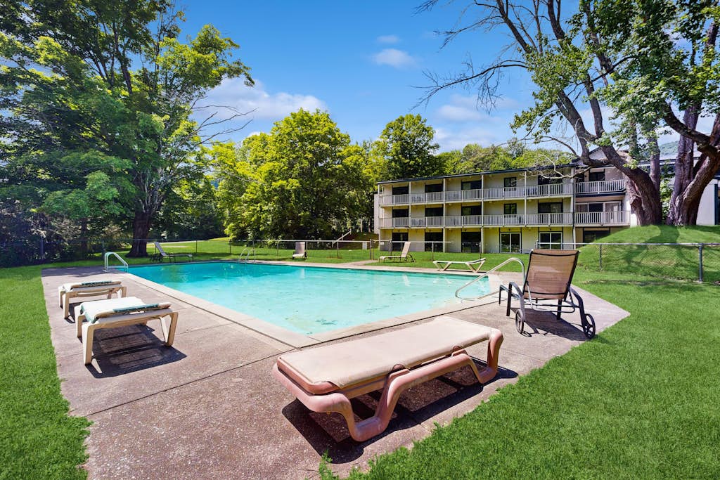 Four Season Condo:  ski, hike, golf, mountain bike & seasonal pool
