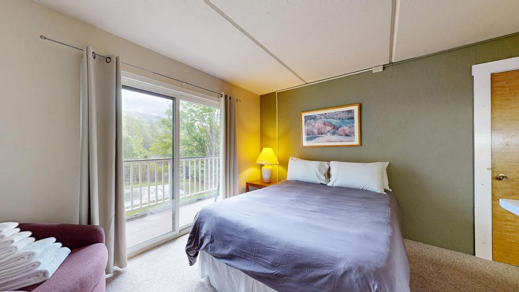 Four Season Condo:  seasonal pool, ski, hike, bike & golf