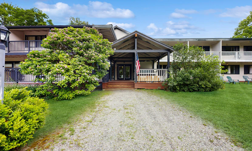 Four Season Condo: seasonal pool, ski, hike, bike & golf
