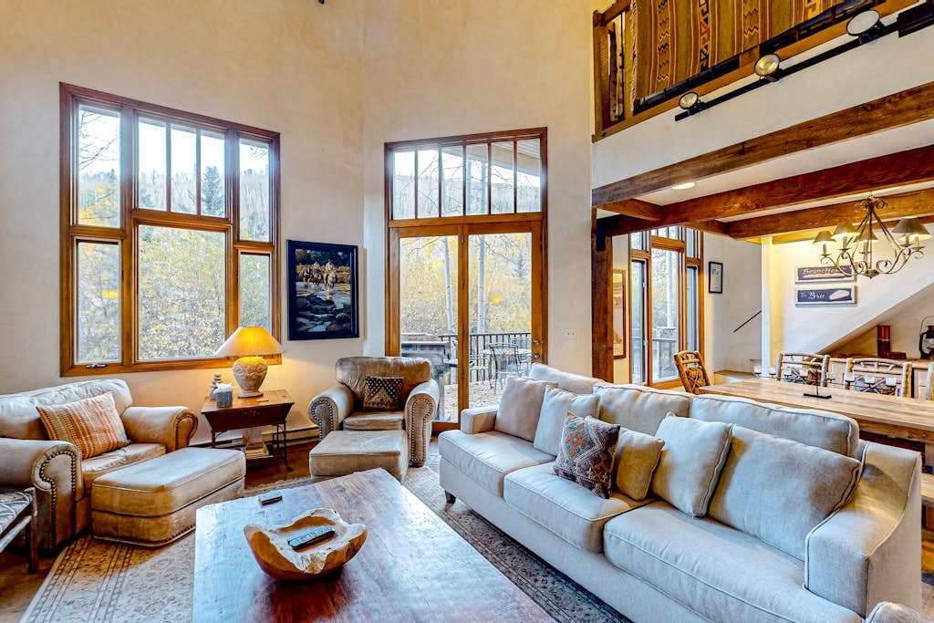 Mountain view condo with hot tub, steps from gondola & Mountain Village