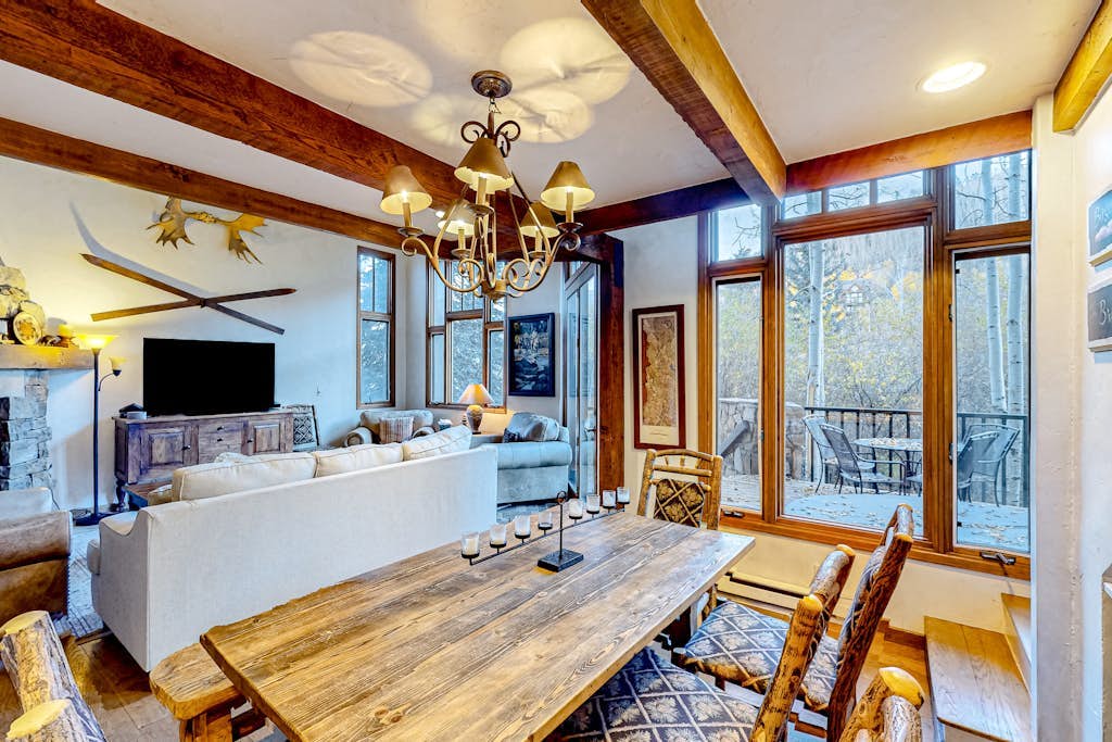 Mountain view condo with hot tub, steps from gondola & Mountain Village