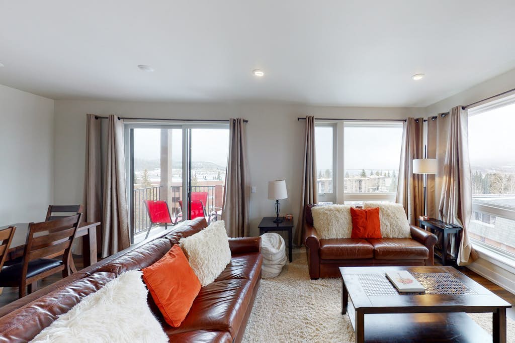 Skiing and Biking Condo overlooking Lake Dillon in Colorado