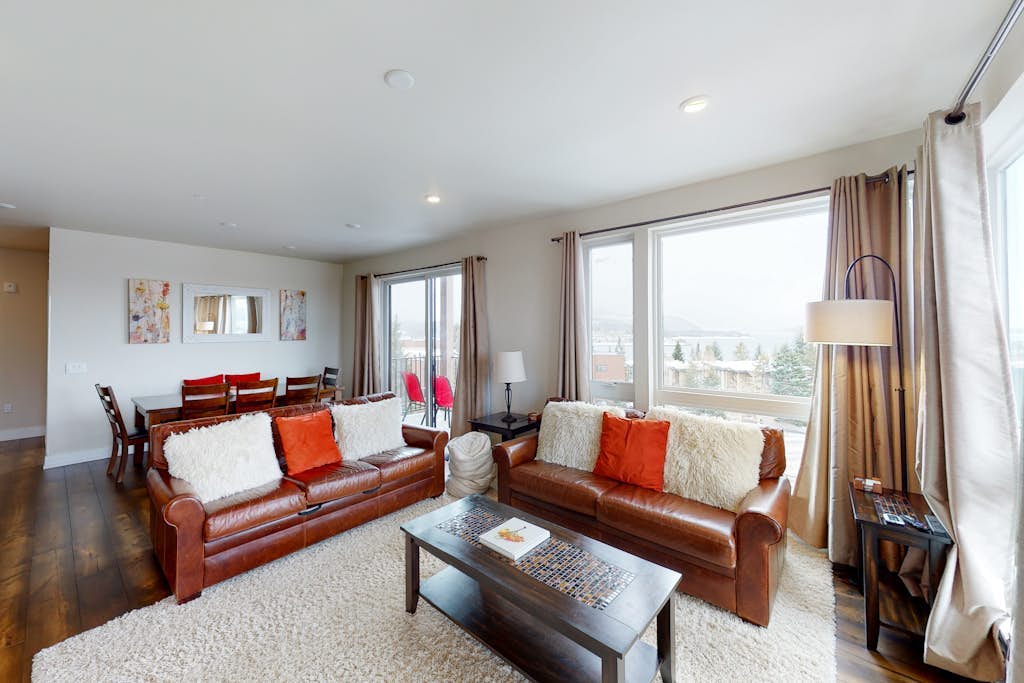 Skiing and Biking Condo overlooking Lake Dillon in Colorado