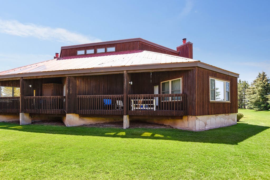 Dog-friendly studio with mountain views - near lakes, golf, Wolf Creek ski area