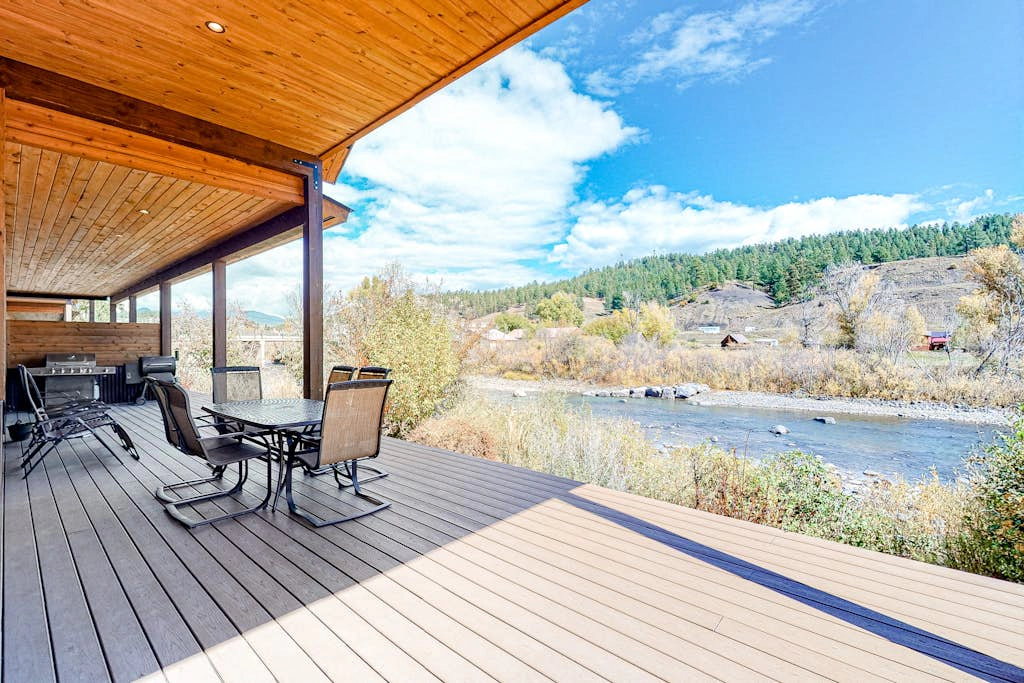 Cobblestone River Resort