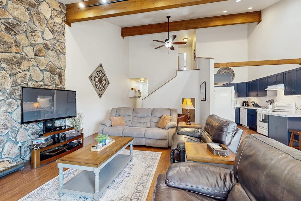 Dog-friendly condo w/fireplace close to lakes, Wolf Creek and Hot Springs