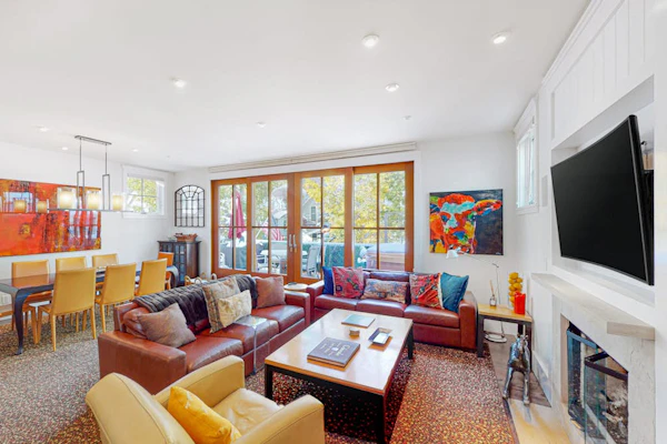 Beautiful Telluride house close to gondolas with private hot tub & fireplace