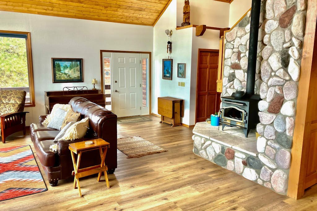 Dog-friendly cabin with yard, mountain views near Wolf Creek and Hot Springs