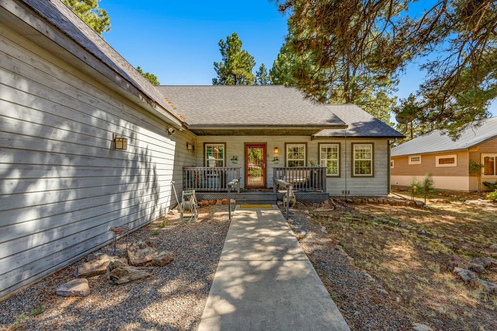 Dog-friendly home with yard, covered porch, fireplace, grill, & W/D