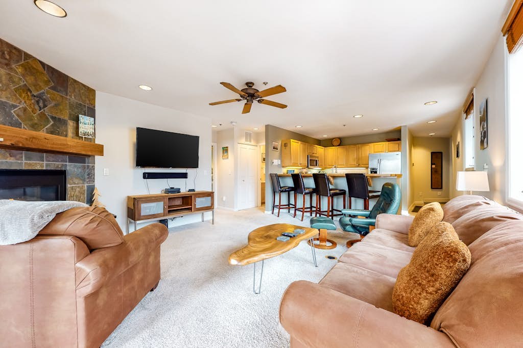 Ski Condo w/ Balcony, Shared Pool & Hot Tub - Steps to Slopes and Dining