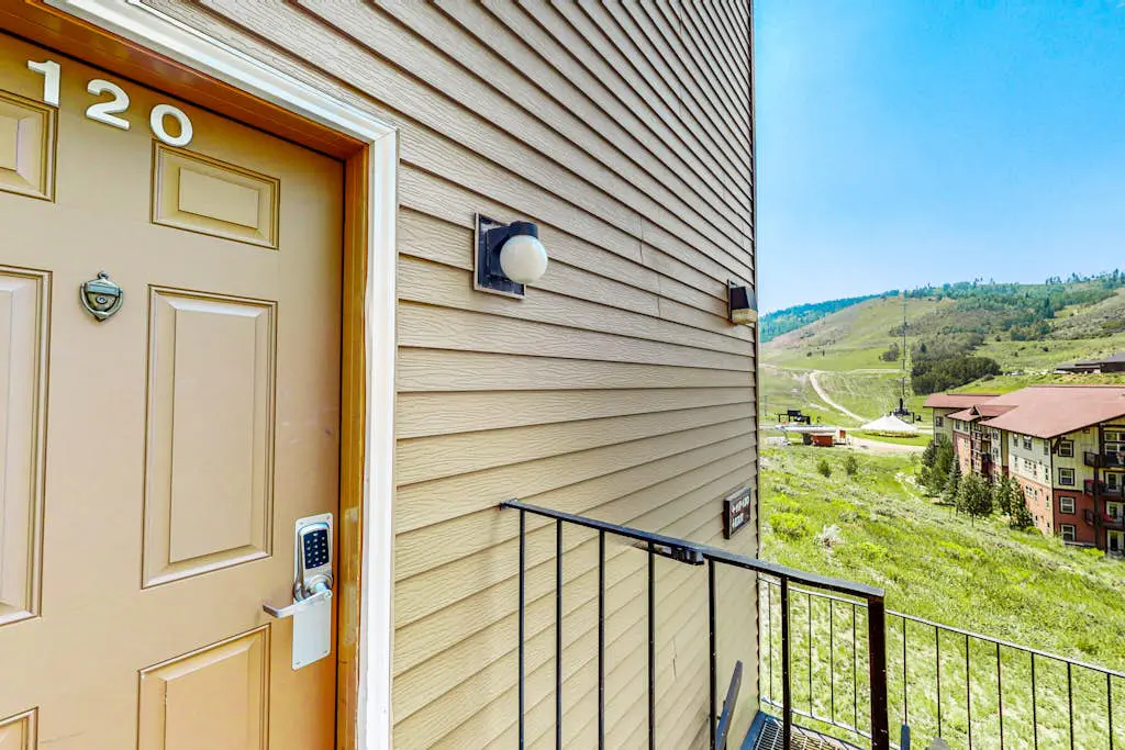 Mountainside 120