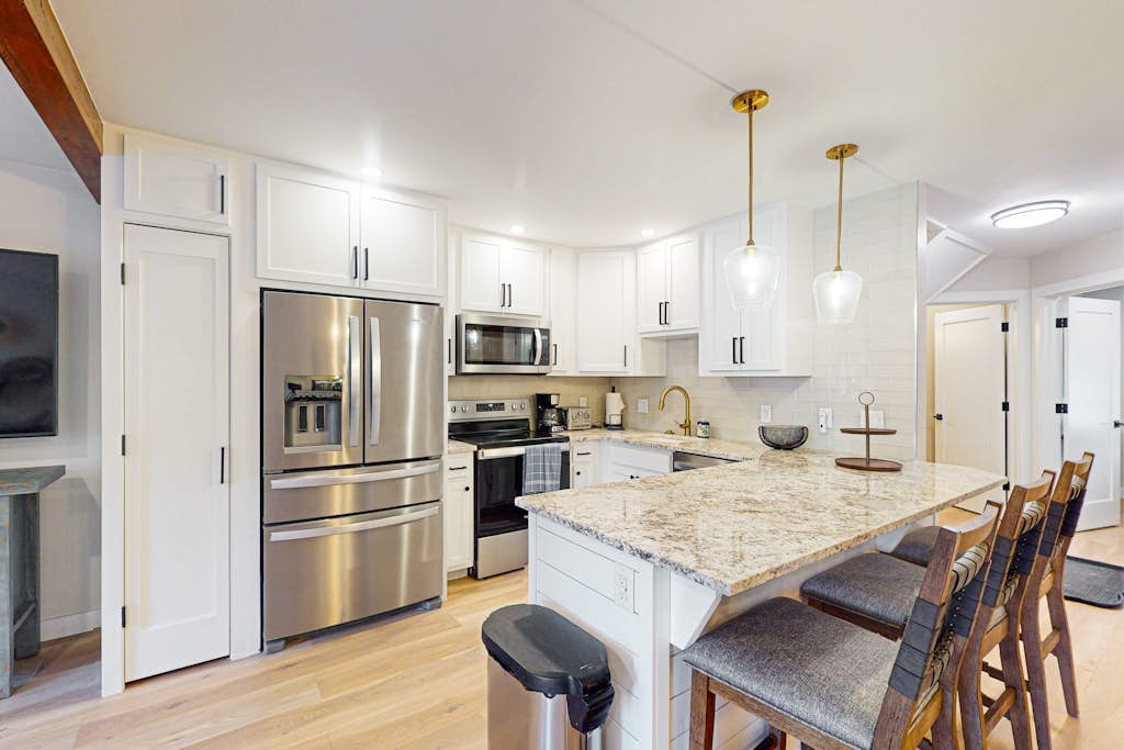 Charming Condo with Fireplace, Hot Tub & Easy Ski Access in Fraser, CO