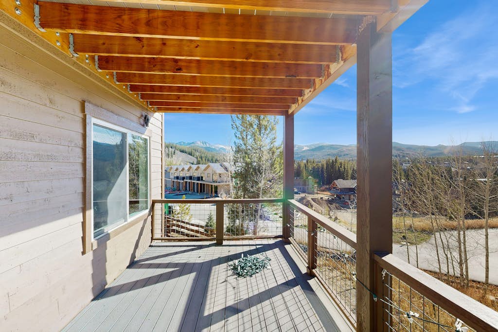 Modern townhome w/ mountain views, 2 outdoor spaces, & a gas grill