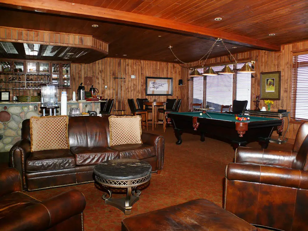 Christie Club 326