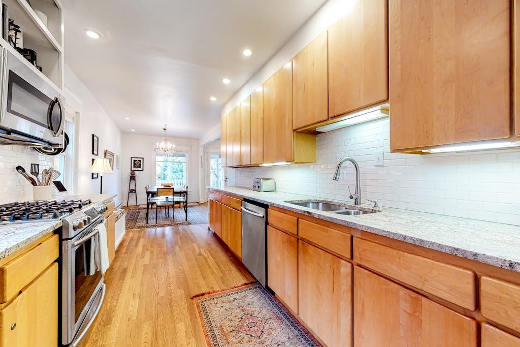 Dog-friendly remodeled home with 2 living rooms & fireplace - 4 blocks to town