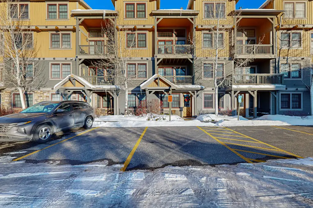 Kicking Horse Lodges 5-102