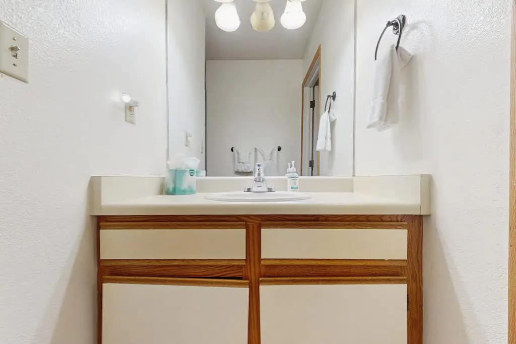 Snowblaze Condominiums E103
