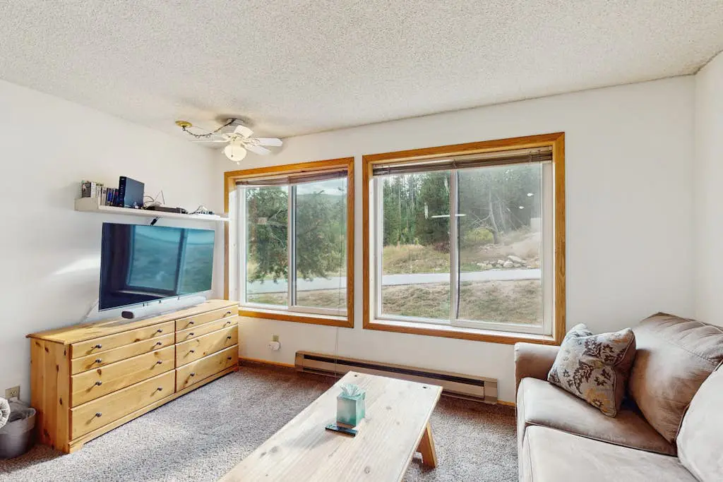Snowblaze Condominiums E103