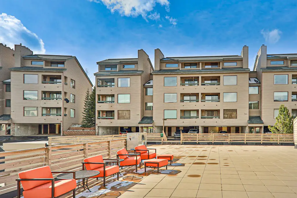Snowblaze Condominiums E103