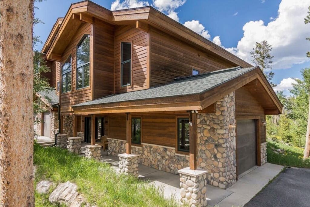 Lodge-like townhome with hot tub, deck, mountain views & heated garage