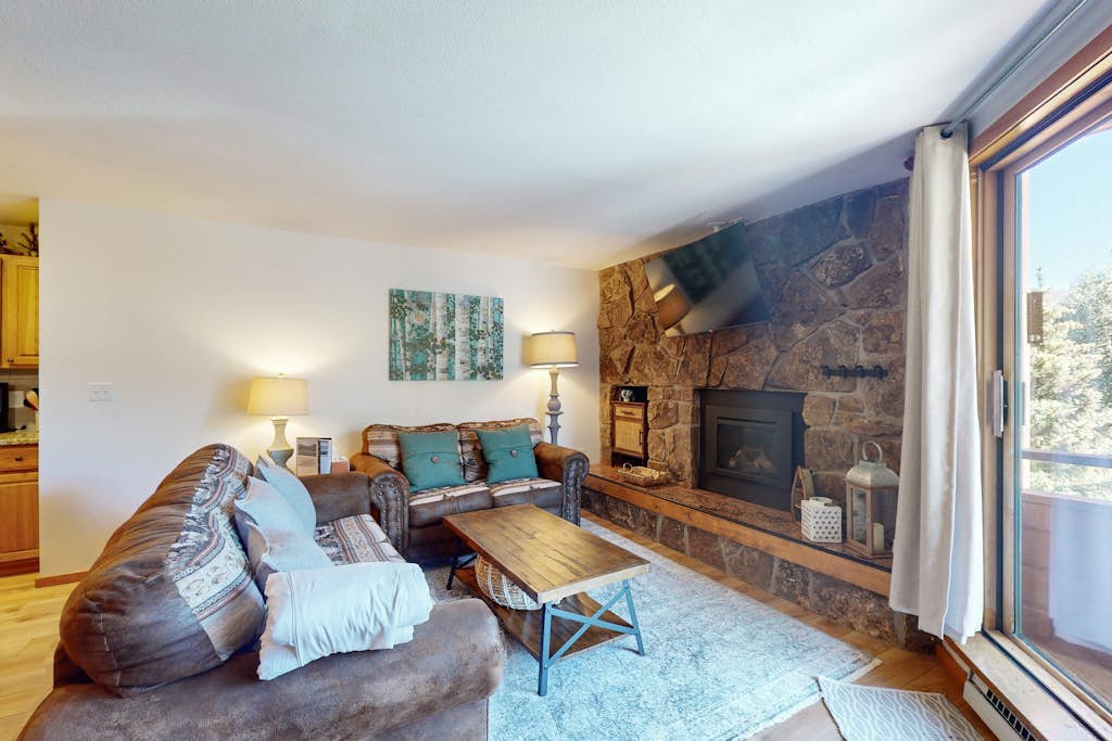 Cozy Lakefront Condo w/ Free WiFi, Gas Fireplace, Shared Hot Tub, & Pool