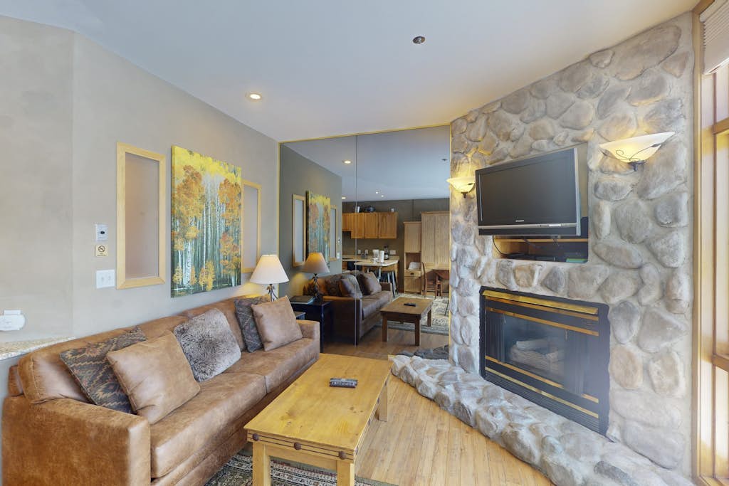 Condo near the slopes with fireplace, balcony, gym, washer/dryer