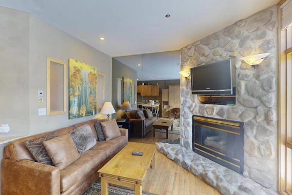 Condo near the slopes with fireplace, balcony, gym, washer/dryer