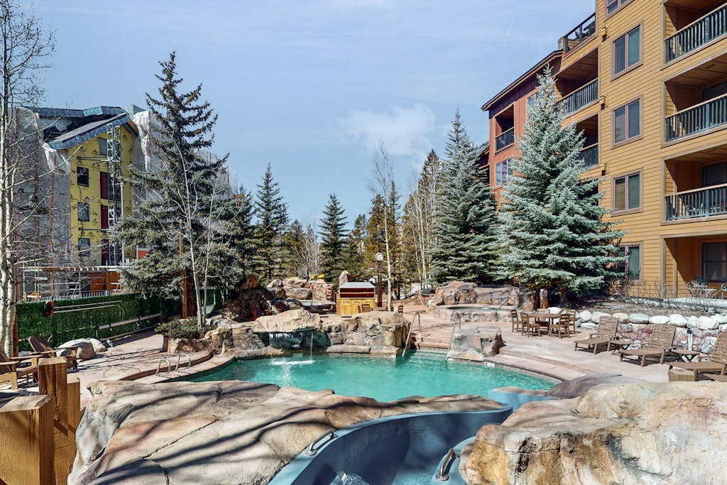 Ski-In/Out Condo with Shared Pool, Hot Tub & Sauna - Walk to Village