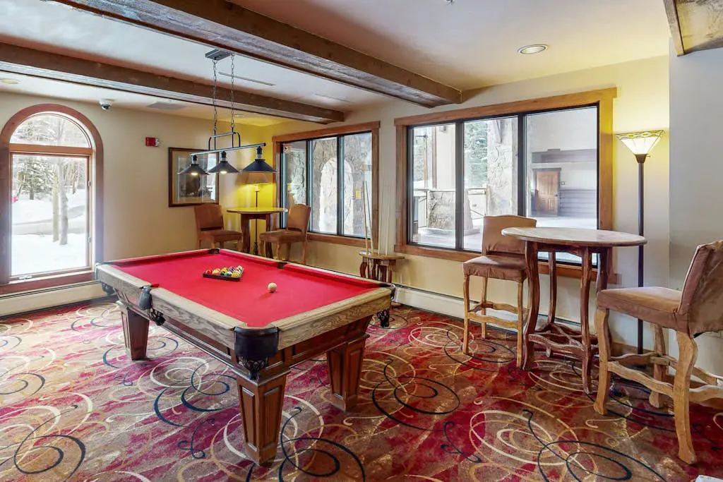 Red Hawk Lodge 2200